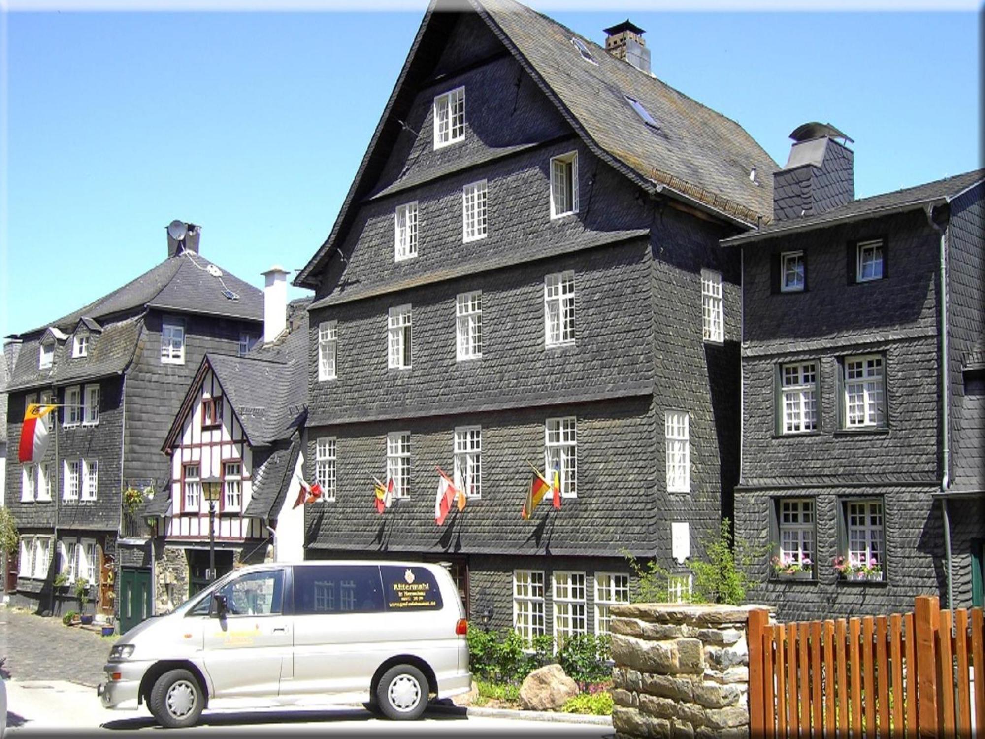 Hotel Graf Rolshausen มอนเชา ภายนอก รูปภาพ