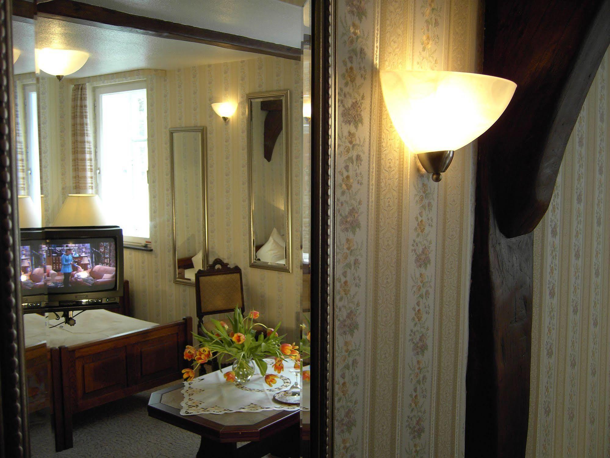 Hotel Graf Rolshausen มอนเชา ภายนอก รูปภาพ