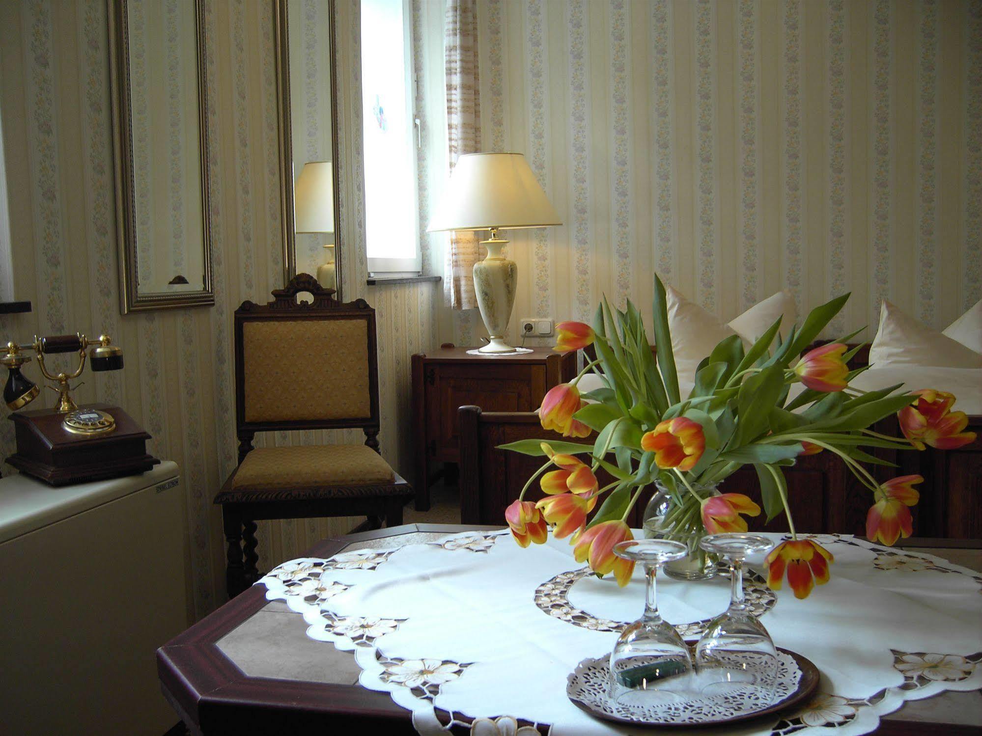 Hotel Graf Rolshausen มอนเชา ภายนอก รูปภาพ