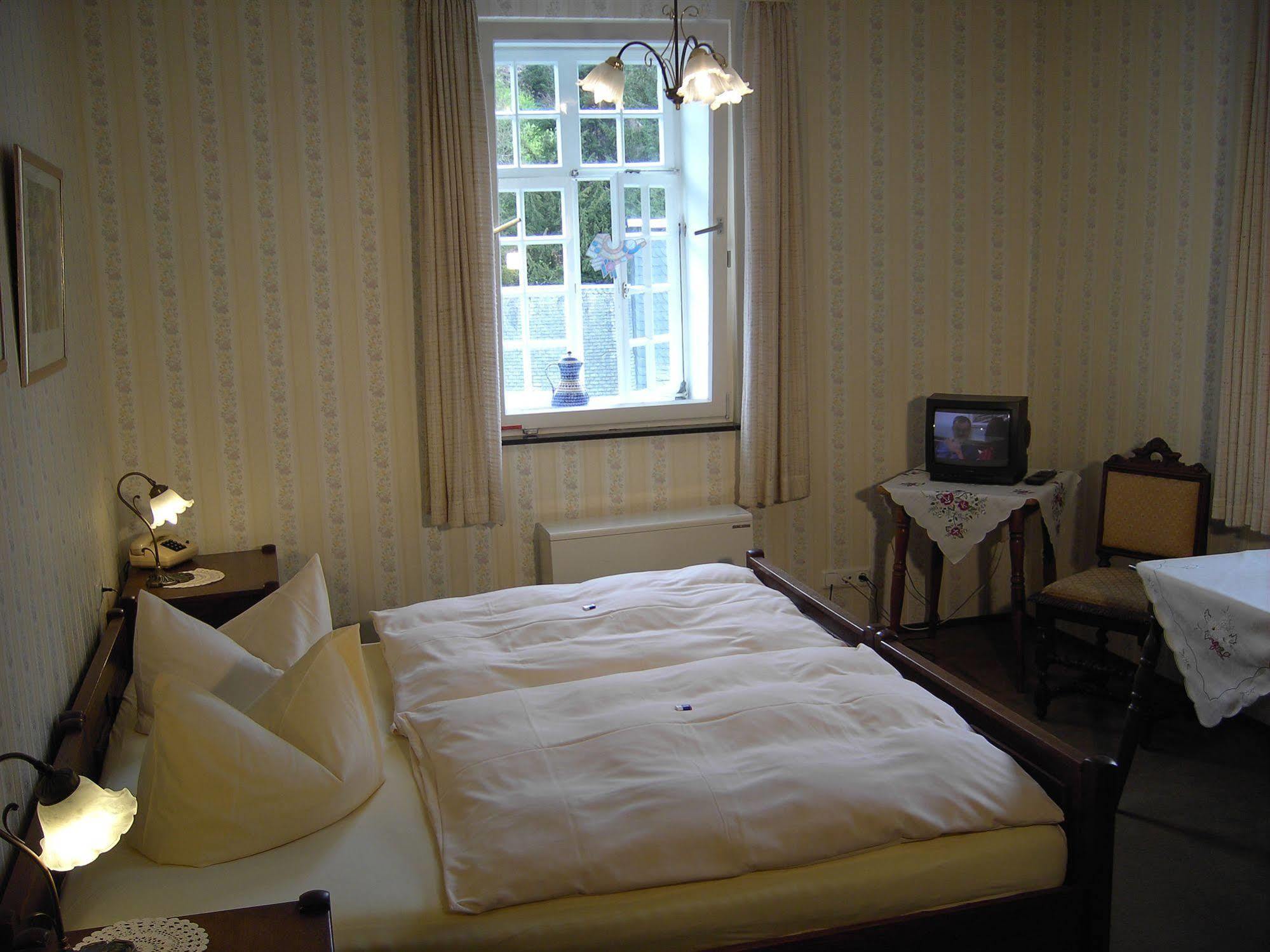Hotel Graf Rolshausen มอนเชา ภายนอก รูปภาพ